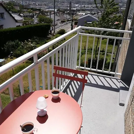 Sur Les Falaises Apartment *